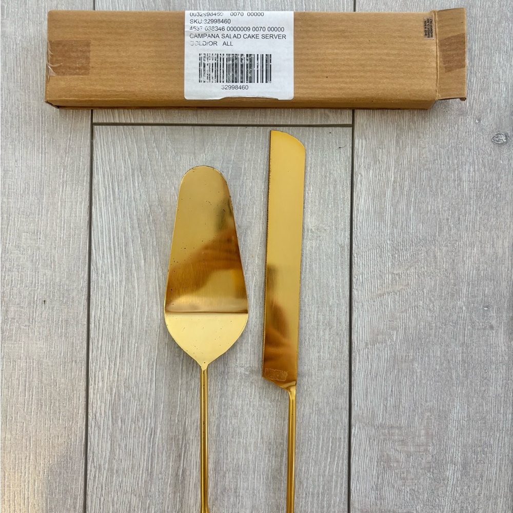 Gold Serving Utensils Set with Sleek Design